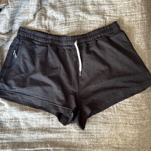 Vuori shorts size L